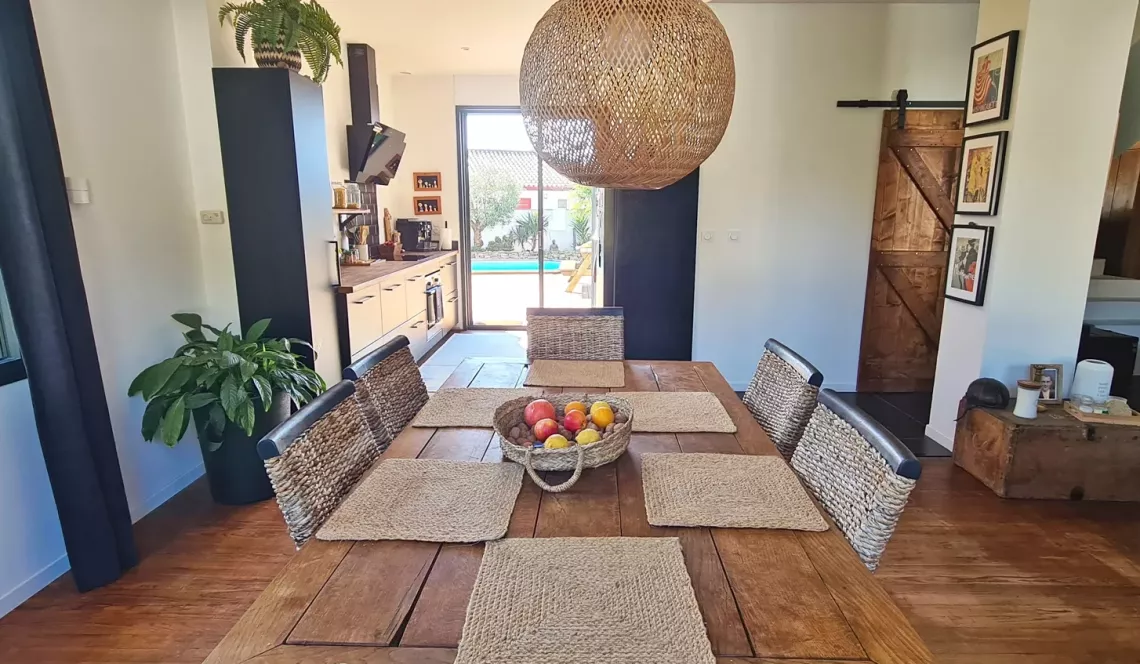 Exclusivité à URT - A 20 minutes de Bayonne, maison coup de coeur de 143 m² H au sol, 4 chambres, pièce de vie de 48 m², terrasse + piscine sur 700 m² de terrain