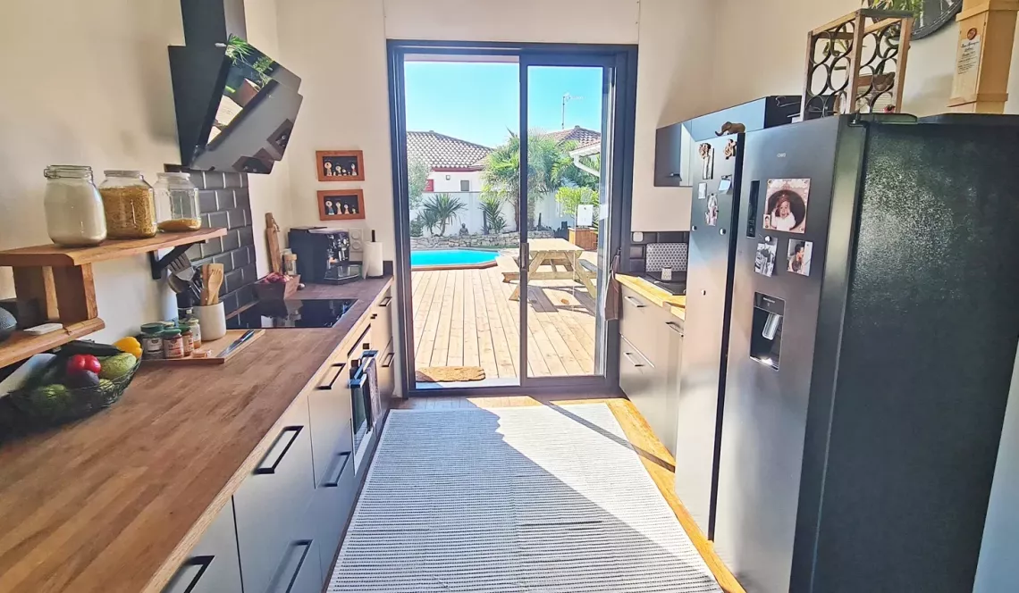 Exclusivité à URT - A 20 minutes de Bayonne, maison coup de coeur de 143 m² H au sol, 4 chambres, pièce de vie de 48 m², terrasse + piscine sur 700 m² de terrain