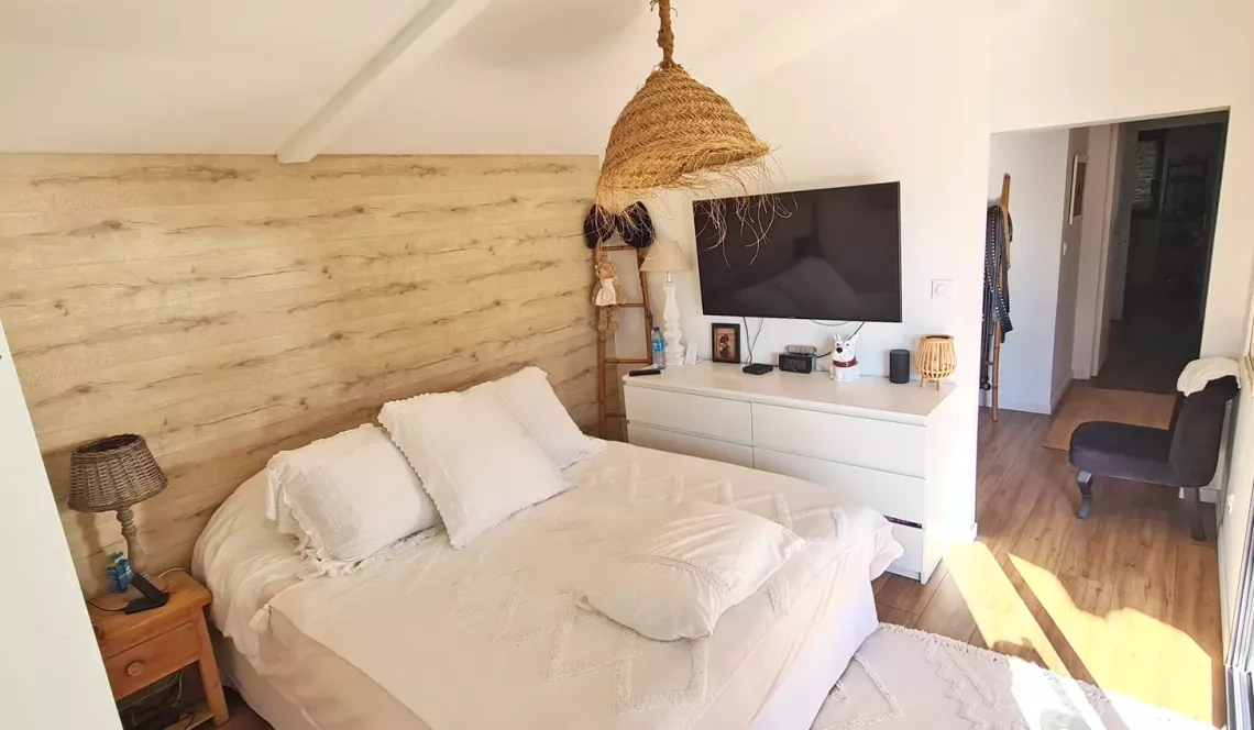 Exclusivité à URT - A 20 minutes de Bayonne, maison coup de coeur de 143 m² H au sol, 4 chambres, pièce de vie de 48 m², terrasse + piscine sur 700 m² de terrain