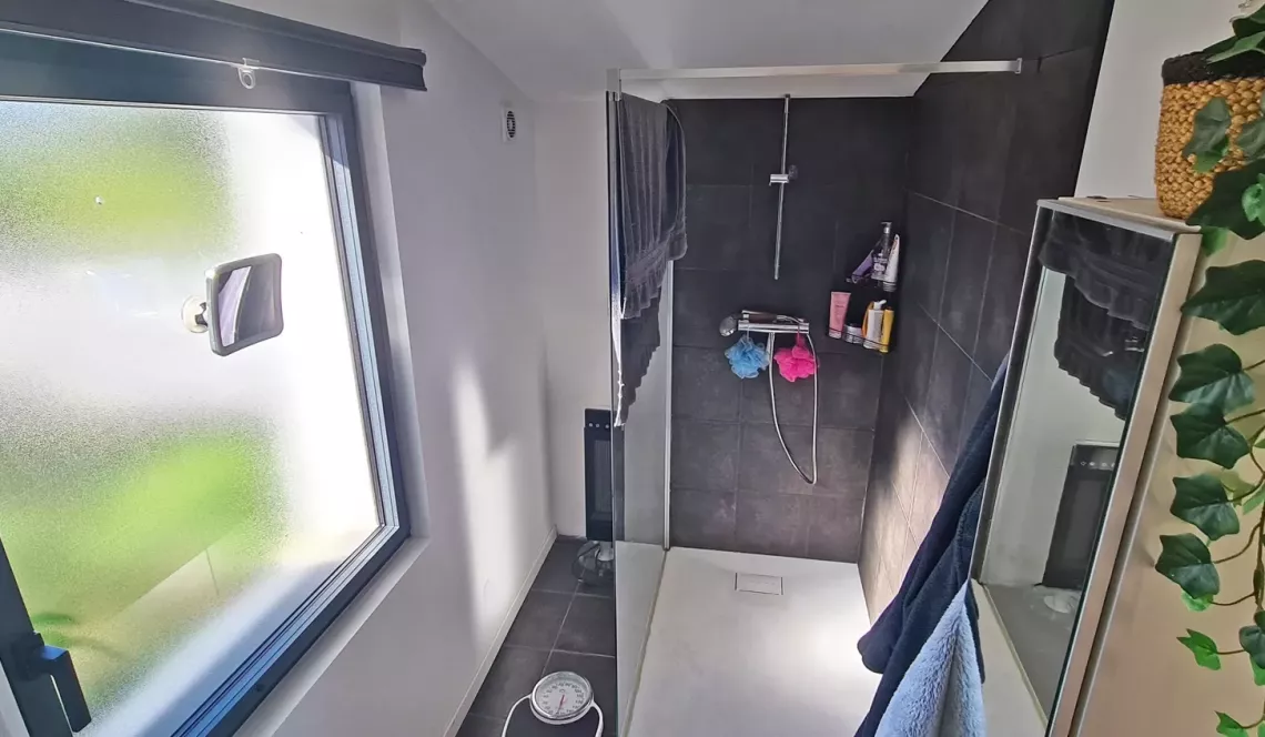 Exclusivité à URT - A 20 minutes de Bayonne, maison coup de coeur de 143 m² H au sol, 4 chambres, pièce de vie de 48 m², terrasse + piscine sur 700 m² de terrain