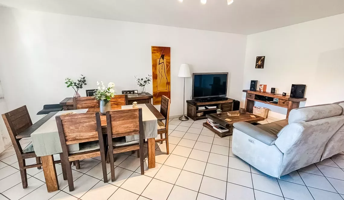 Sur Anglet Aritxague - Dernier étage pour ce beau type 3 de 62 m² habitable, pièce de vie de 30 m² sur terrasse de 14 m², cave + 2 places de parkings