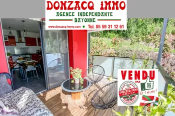Bayonne les Arènes - Dans résidence de 2011, beau type 2 de 43 m² habitable, belle pièce de vie de 21 m² sur terrasse de 15 m², parking en sous-sol