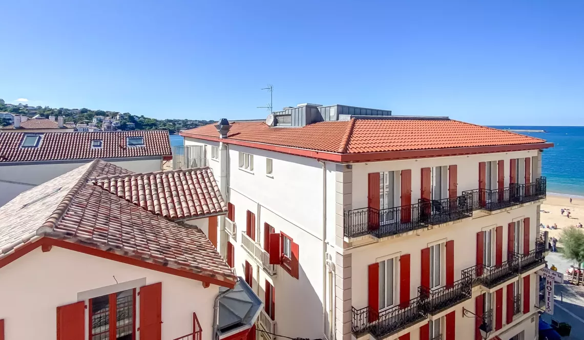 St Jean de Luz - Aperçu mer pour ce joli duplex raffiné de 44 m² habitable entièrement rénové et son atmosphère chaleureuse et conviviale 