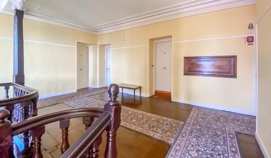 St Jean de Luz - Aperçu mer pour ce joli duplex raffiné de 44 m² habitable entièrement rénové et son atmosphère chaleureuse et conviviale 