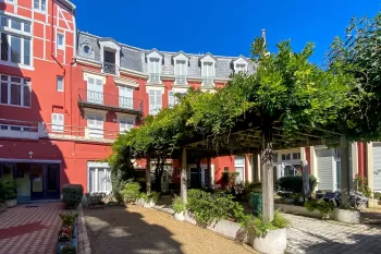 St Jean de Luz - Aperçu mer pour ce joli duplex raffiné de 44 m² habitable entièrement rénové et son atmosphère chaleureuse et conviviale 
