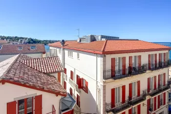 St Jean de Luz - Aperçu mer pour ce joli duplex raffiné de 44 m² habitable entièrement rénové et son atmosphère chaleureuse et conviviale 