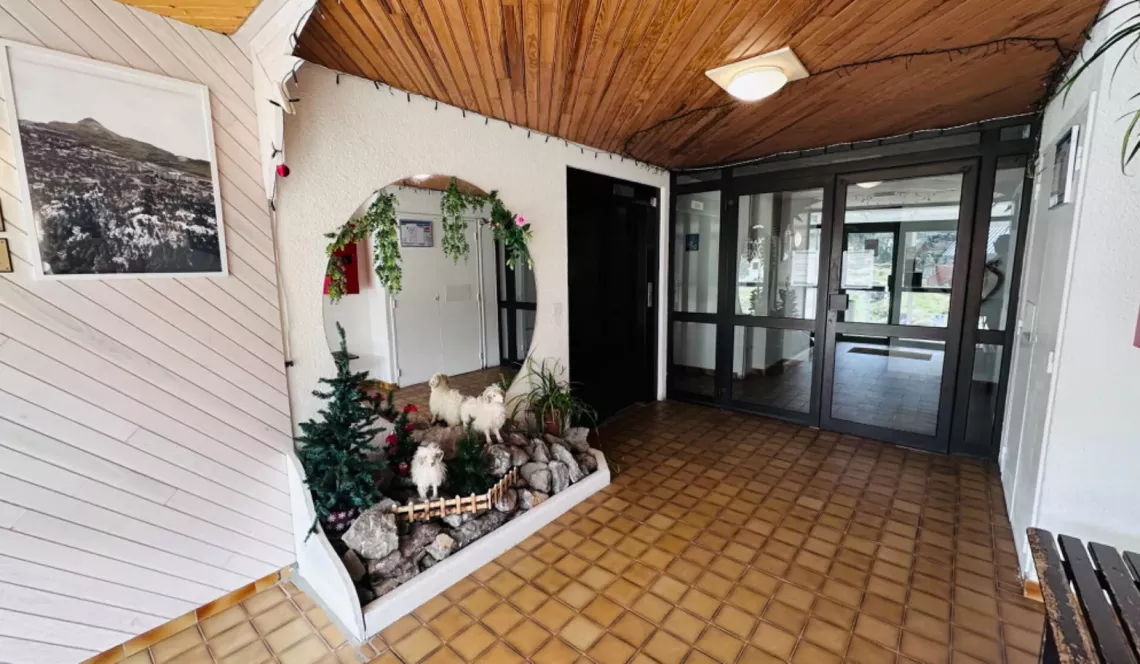 Exclusivité La Pierre St Martin - Agréable studio plein sud de 18 m² habitable vendu meublé, 4 couchages + balcon. Le gros +, un box fermé!