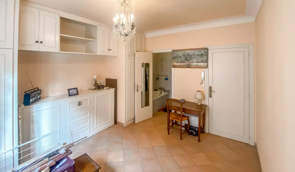 Bayonne à deux pas du Musée Bonnat - Etage élevé pour ce type 2 de 60 m² habitable, pièce de vie de 23 m² et son échappée Adour. Cave privative.
