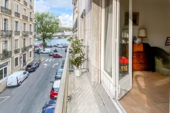Bayonne à deux pas du Musée Bonnat - Etage élevé pour ce type 2 de 60 m² habitable, pièce de vie de 23 m² et son échappée Adour. Cave privative.