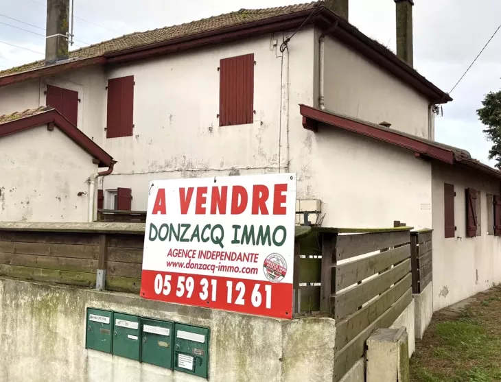 Boucau Central les Forges aux portes de Bayonne - Type 3 en duplex à rafraichir de 44 m² habitable au sol + jardinet privatif