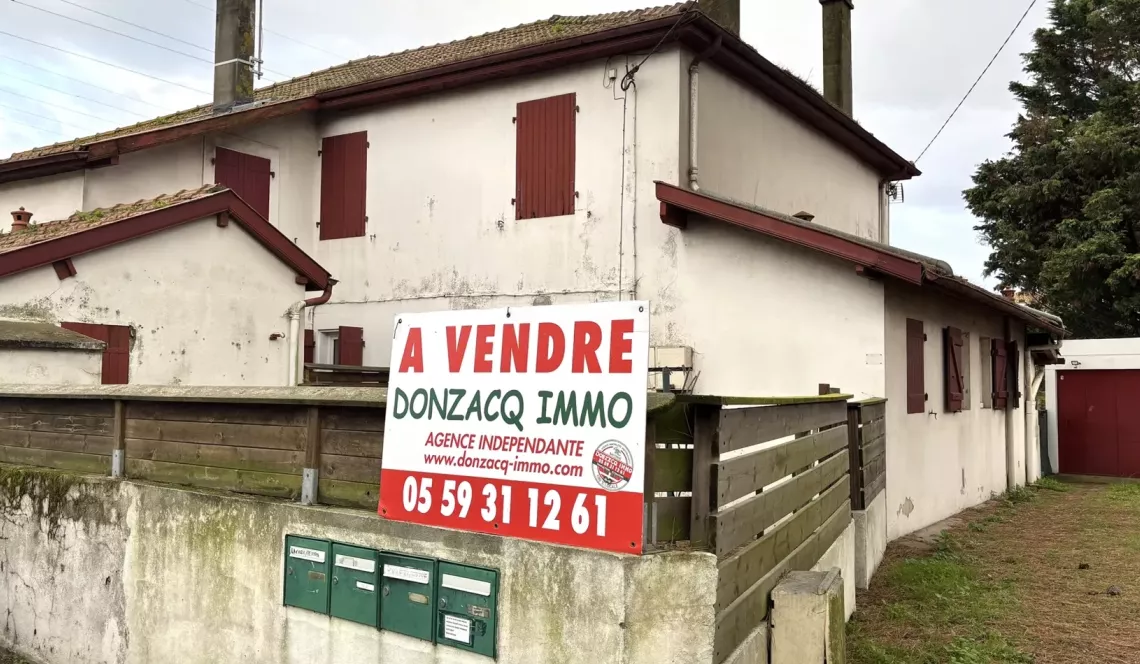Boucau Central les Forges aux portes de Bayonne - Type 3 en duplex à rafraichir de 44 m² habitable au sol + jardinet privatif