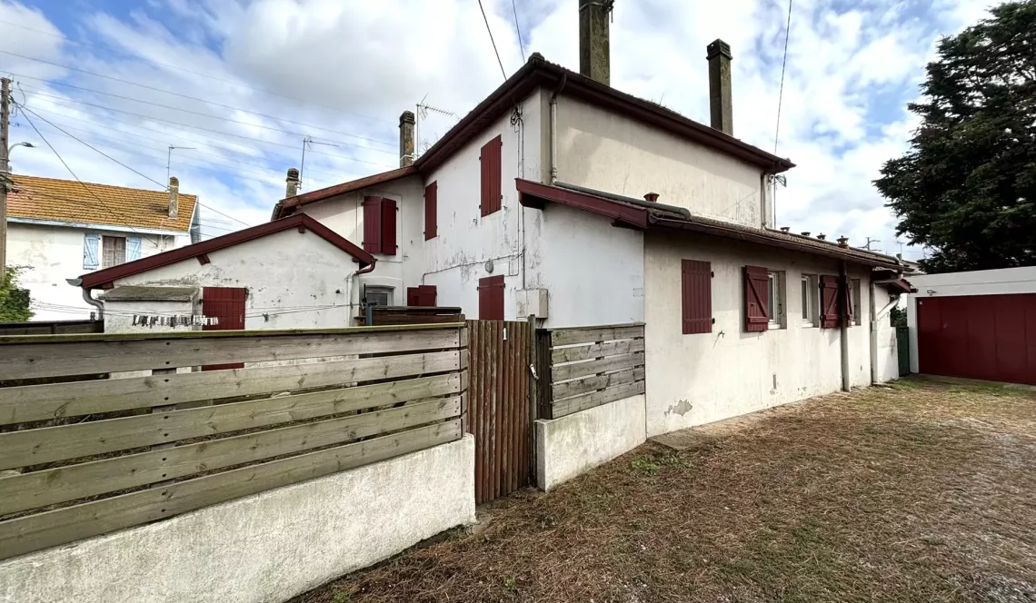 Boucau Central les Forges aux portes de Bayonne - Type 3 en duplex à rafraichir de 44 m² habitable au sol + jardinet privatif