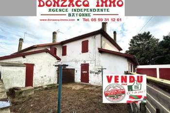 Boucau Central les Forges aux portes de Bayonne - Type 3 en duplex à rafraichir de 44 m² habitable au sol + jardinet privatif