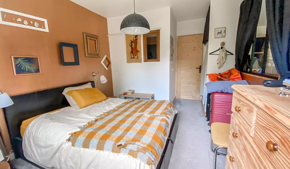 Anglet Chiberta - Emplacement privilégié pour ce type 2 de 44 m² habitable, pièce de vie de 20 m², jardinet privatif de 58 m² + grenier + place de parking 