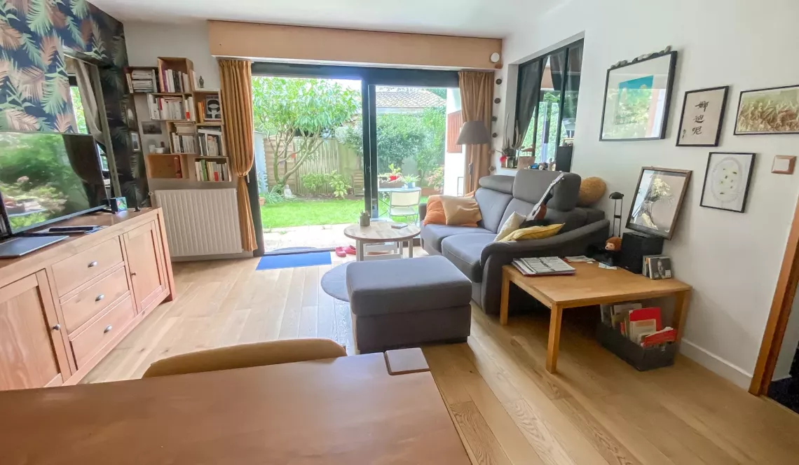 Anglet Chiberta - Emplacement privilégié pour ce type 2 de 44 m² habitable, pièce de vie de 20 m², jardinet privatif de 58 m² + grenier + place de parking 