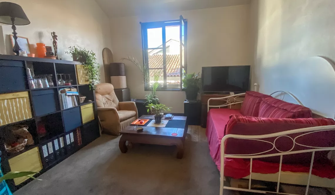 Bayonne dans immeuble entretenu à deux pas du Musée Bonnat - Dernier étage pour ce type 2 de 34 m2 habitable avec ascenseur