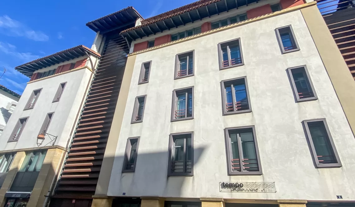 Bayonne dans immeuble entretenu à deux pas du Musée Bonnat - Dernier étage pour ce type 2 de 34 m2 habitable avec ascenseur