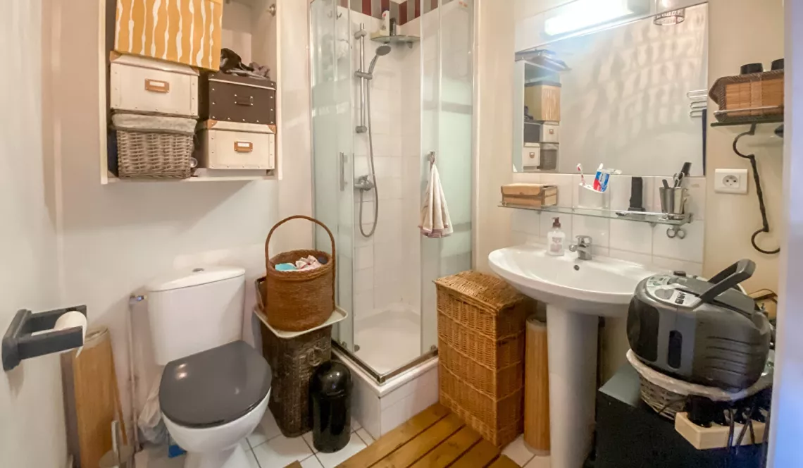 Bayonne dans immeuble entretenu à deux pas du Musée Bonnat - Dernier étage pour ce type 2 de 34 m2 habitable avec ascenseur