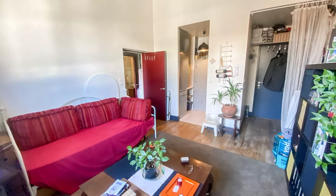 Bayonne dans immeuble entretenu à deux pas du Musée Bonnat - Dernier étage pour ce type 2 de 34 m2 habitable avec ascenseur