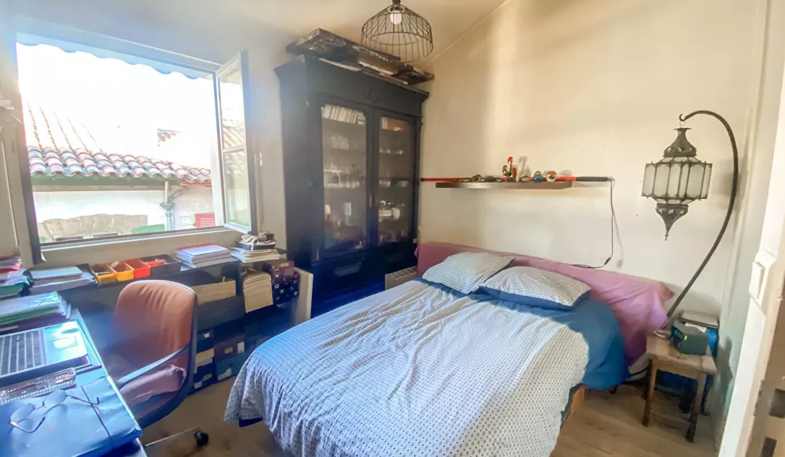 Bayonne dans immeuble entretenu à deux pas du Musée Bonnat - Dernier étage pour ce type 2 de 34 m2 habitable avec ascenseur