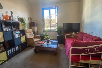 Bayonne dans immeuble entretenu à deux pas du Musée Bonnat - Dernier étage pour ce type 2 de 34 m2 habitable avec ascenseur