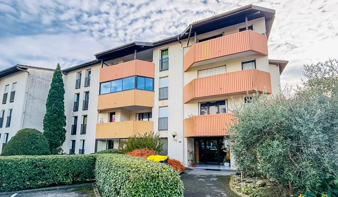 Bayonne Beyris, le nez dans la forêt - Joli type 2 de 47 m² habitable, grande chambre avec placard, 2 loggias, cuisine équipée. Possibilité d’acquérir un garage en +! 