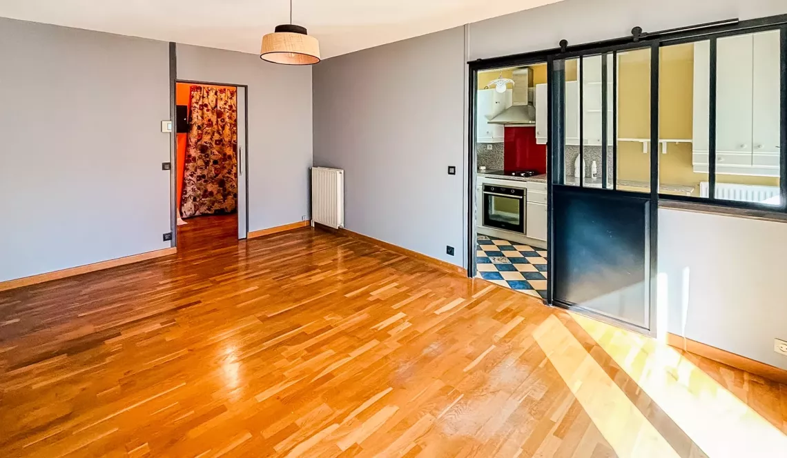 Bayonne Beyris, le nez dans la forêt - Joli type 2 de 47 m² habitable, grande chambre avec placard, 2 loggias, cuisine équipée. Possibilité d’acquérir un garage en +! 