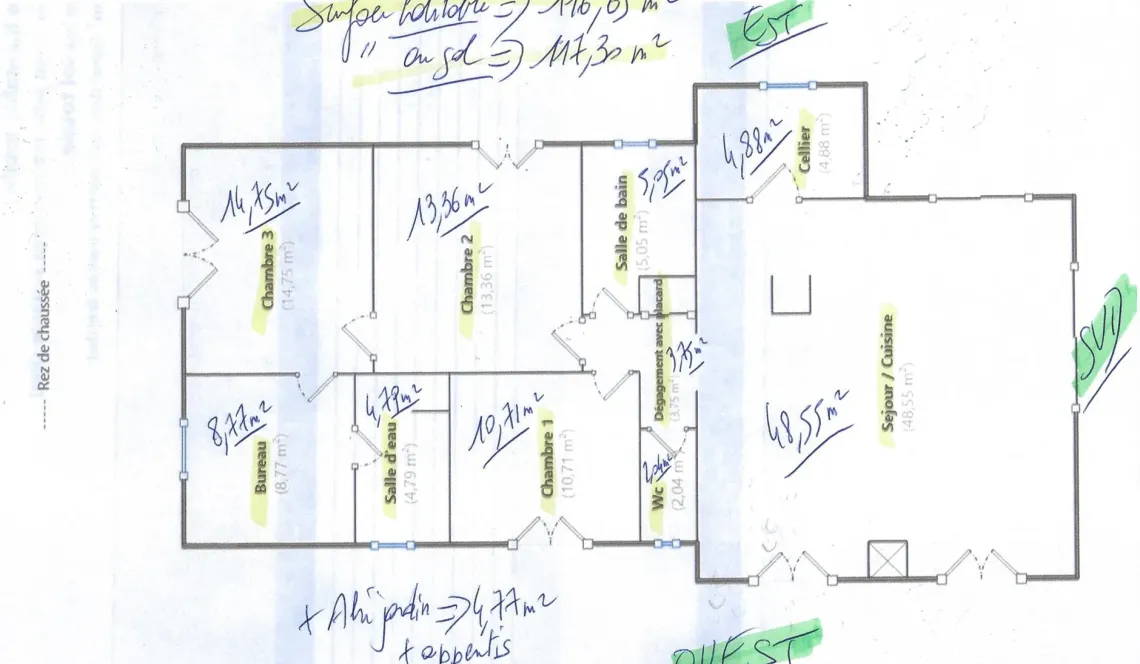 Ciboure limite Ascain - Vue exceptionnelle pour ce plain-pied des années 1996 de 117 m² habitable, pièce de vie de 48 m², 3 chambres + bureau, parcelle arborée de 1384 m²