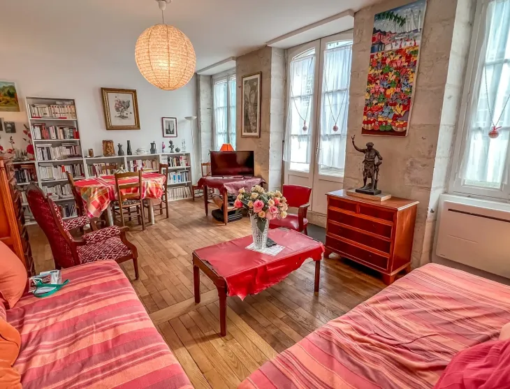 RARE à Bayonne St Esprit - Dans petite copropriété, splendide type 3 de 74 m² habitable, pièce de vie de 35 m², terrasse de 30 m² avec aperçu Mairie + cave