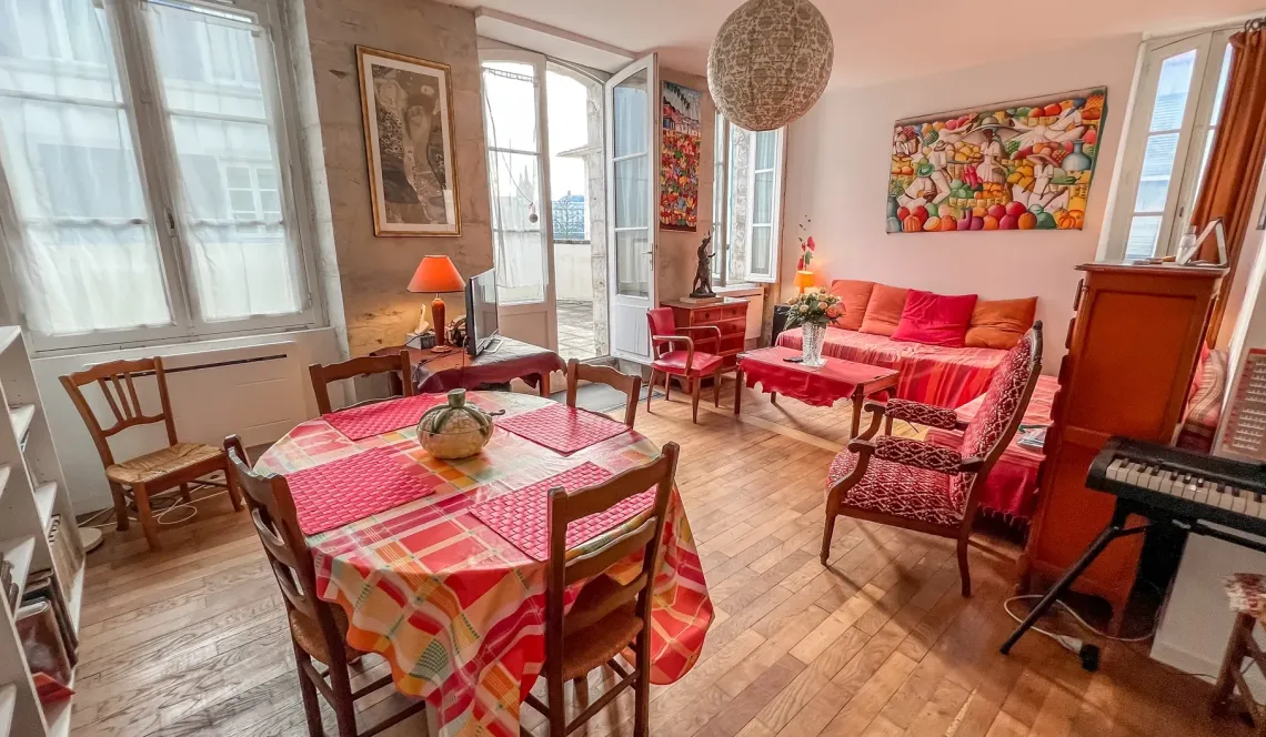 RARE à Bayonne St Esprit - Dans petite copropriété, splendide type 3 de 74 m² habitable, pièce de vie de 35 m², terrasse de 30 m² avec aperçu Mairie + cave