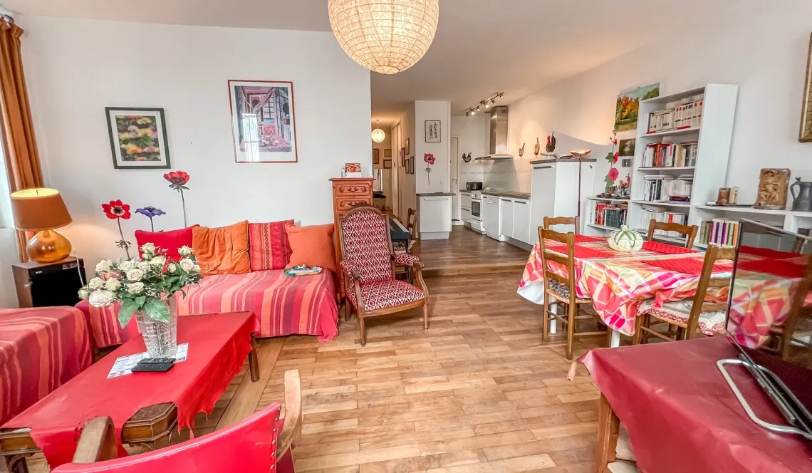 RARE à Bayonne St Esprit - Dans petite copropriété, splendide type 3 de 74 m² habitable, pièce de vie de 35 m², terrasse de 30 m² avec aperçu Mairie + cave