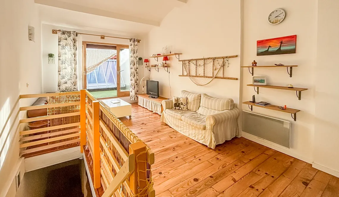 RARE sur le centre ancien de Bayonne - Dans immeuble rénové, dernier étage pour ce splendide T3 en duplex inversé de 63 m² H, pièce de vie plein sud de 29 m², en prolongement sa petite terrasse