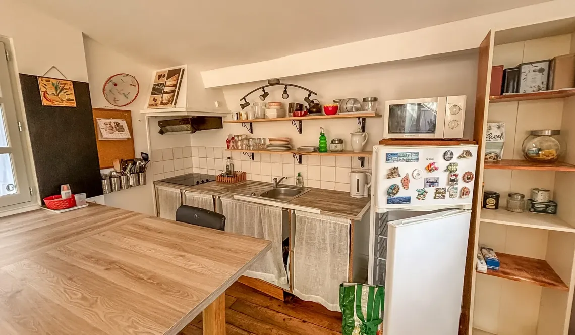 RARE sur le centre ancien de Bayonne - Dans immeuble rénové, dernier étage pour ce splendide T3 en duplex inversé de 63 m² H, pièce de vie plein sud de 29 m², en prolongement sa petite terrasse