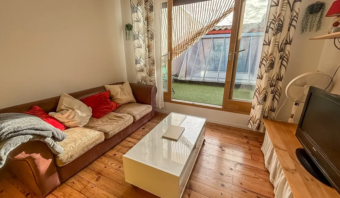 RARE sur le centre ancien de Bayonne - Dans immeuble rénové, dernier étage pour ce splendide T3 en duplex inversé de 63 m² H, pièce de vie plein sud de 29 m², en prolongement sa petite terrasse