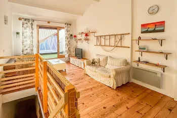 RARE sur le centre ancien de Bayonne - Dans immeuble rénové, dernier étage pour ce splendide T3 en duplex inversé de 63 m² H, pièce de vie plein sud de 29 m², en prolongement sa petite terrasse 