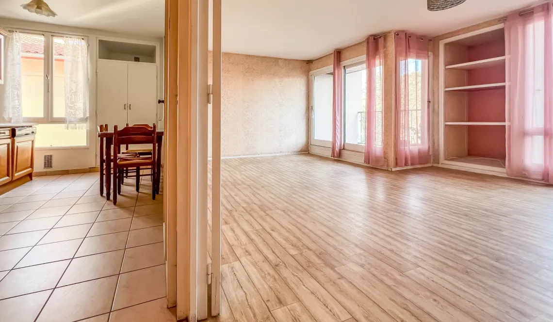 Bayonne St Croix - Jolit type 3 de 72 m² habitable, double séjour de 24 m², 2 chambres, cuisine indépendante équipée + cave