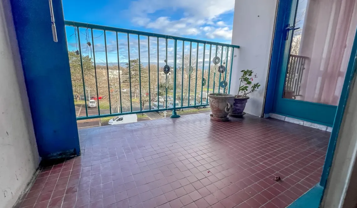 Bayonne St Croix - Jolit type 3 de 72 m² habitable, double séjour de 24 m², 2 chambres, cuisine indépendante équipée + cave