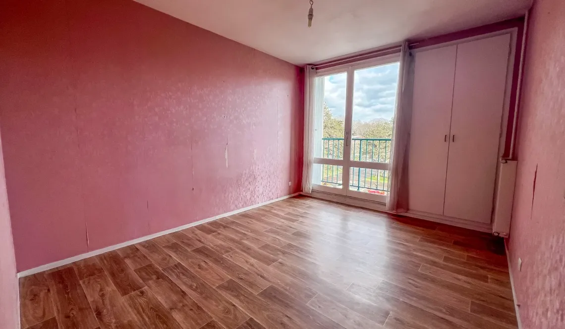 Bayonne St Croix - Jolit type 3 de 72 m² habitable, double séjour de 24 m², 2 chambres, cuisine indépendante équipée + cave