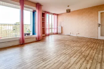 Bayonne St Croix - Jolit type 3 de 72 m² habitable, double séjour de 24 m², 2 chambres, cuisine indépendante équipée + cave