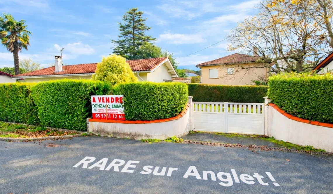 Anglet Maignon - Nombreuses possibilités pour ce plain-pied de 70 m² habitable de type 3 sur 701 m² de terrain
