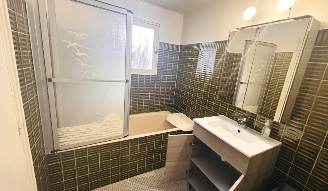 Anglet Maignon - Nombreuses possibilités pour ce plain-pied de 70 m² habitable de type 3 sur 701 m² de terrain