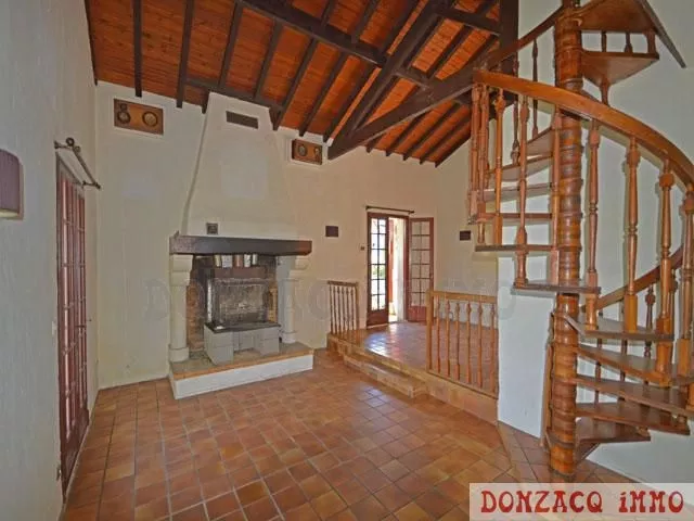 Exclusivité - Maison sur 2000 m² de terrain avec piscine - URT - Pays Basque