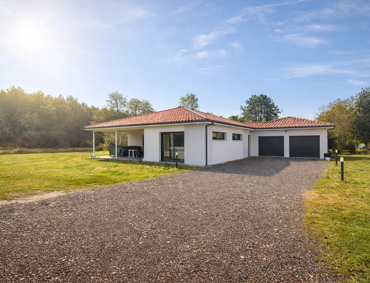 Bénesse limite Capbreton - Splendide plain-pied de 2023 de 116 m² habitable, 3 chambres dont une suite parentale, pièce de vie de 54 m², 2 garages sur 700 m² environ de terrain