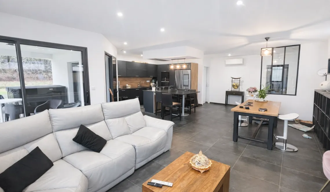 Bénesse limite Capbreton - Splendide plain-pied de 2023 de 116 m² habitable, 3 chambres dont une suite parentale, pièce de vie de 54 m², 2 garages sur 700 m² environ de terrain