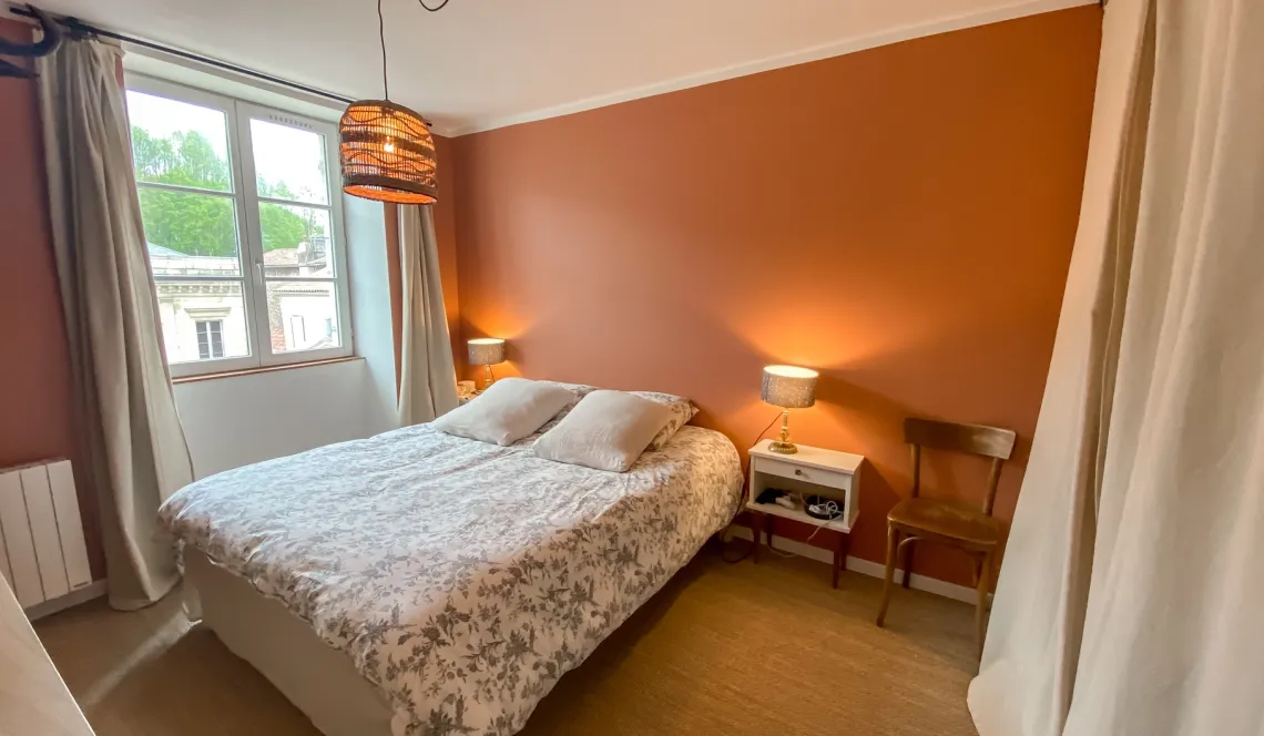 Bayonne St Esprit - Etage élevé pour ce type 3 de 57 m² habitable traversant rénové avec gout, pièce de vie de 21 m² et sa cuisine équipée