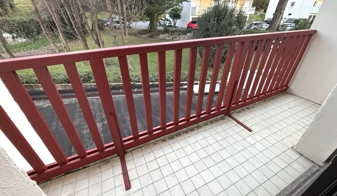 Co-Exclusivité sur Biarritz Avenue de la Marne - Type 4 de 86 m² habitable à relooker, pièce de vie de 26 m² + cave + parking en sous-sol