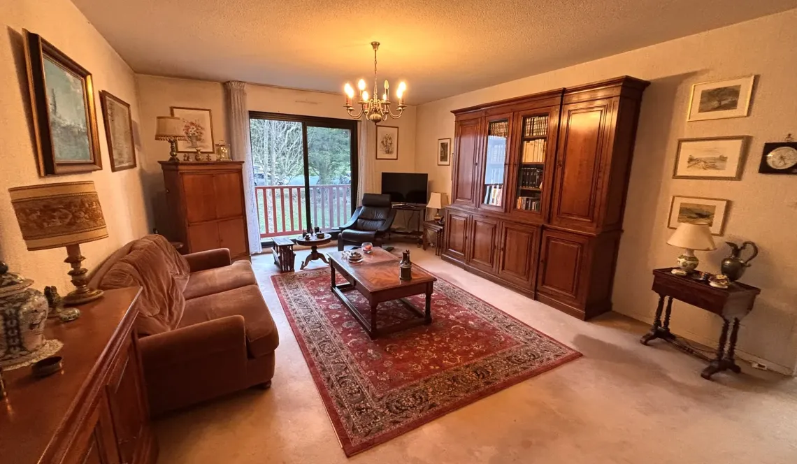 Co-Exclusivité sur Biarritz Avenue de la Marne - Type 4 de 86 m² habitable à relooker, pièce de vie de 26 m² + cave + parking en sous-sol