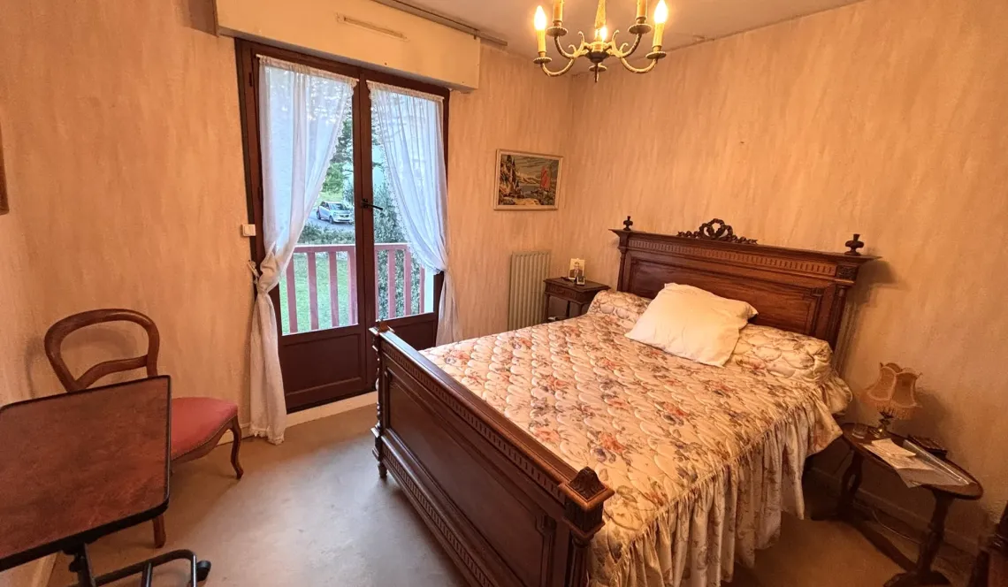 Co-Exclusivité sur Biarritz Avenue de la Marne - Type 4 de 86 m² habitable à relooker, pièce de vie de 26 m² + cave + parking en sous-sol