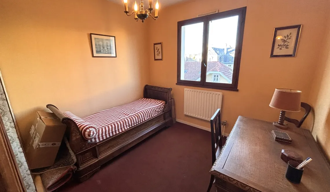 Co-Exclusivité sur Biarritz Avenue de la Marne - Type 4 de 86 m² habitable à relooker, pièce de vie de 26 m² + cave + parking en sous-sol