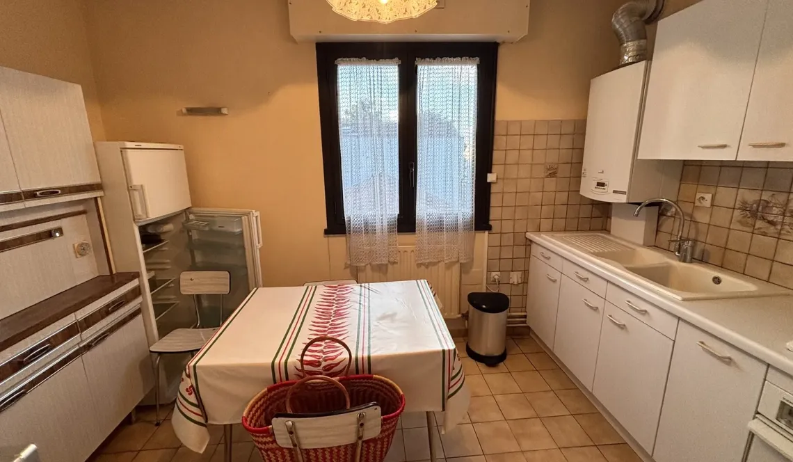 Co-Exclusivité sur Biarritz Avenue de la Marne - Type 4 de 86 m² habitable à relooker, pièce de vie de 26 m² + cave + parking en sous-sol